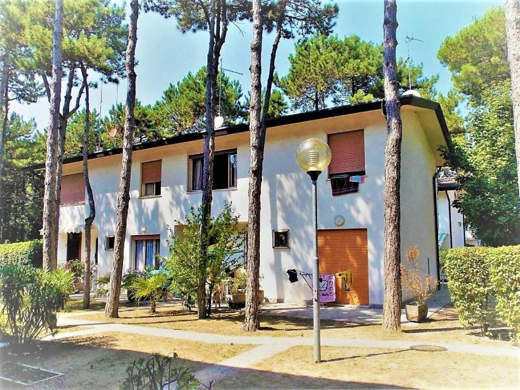 Green Holiday Village With Pool Bibione Exterior photo