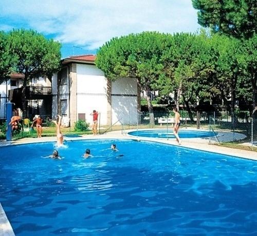 Green Holiday Village With Pool Bibione Exterior photo